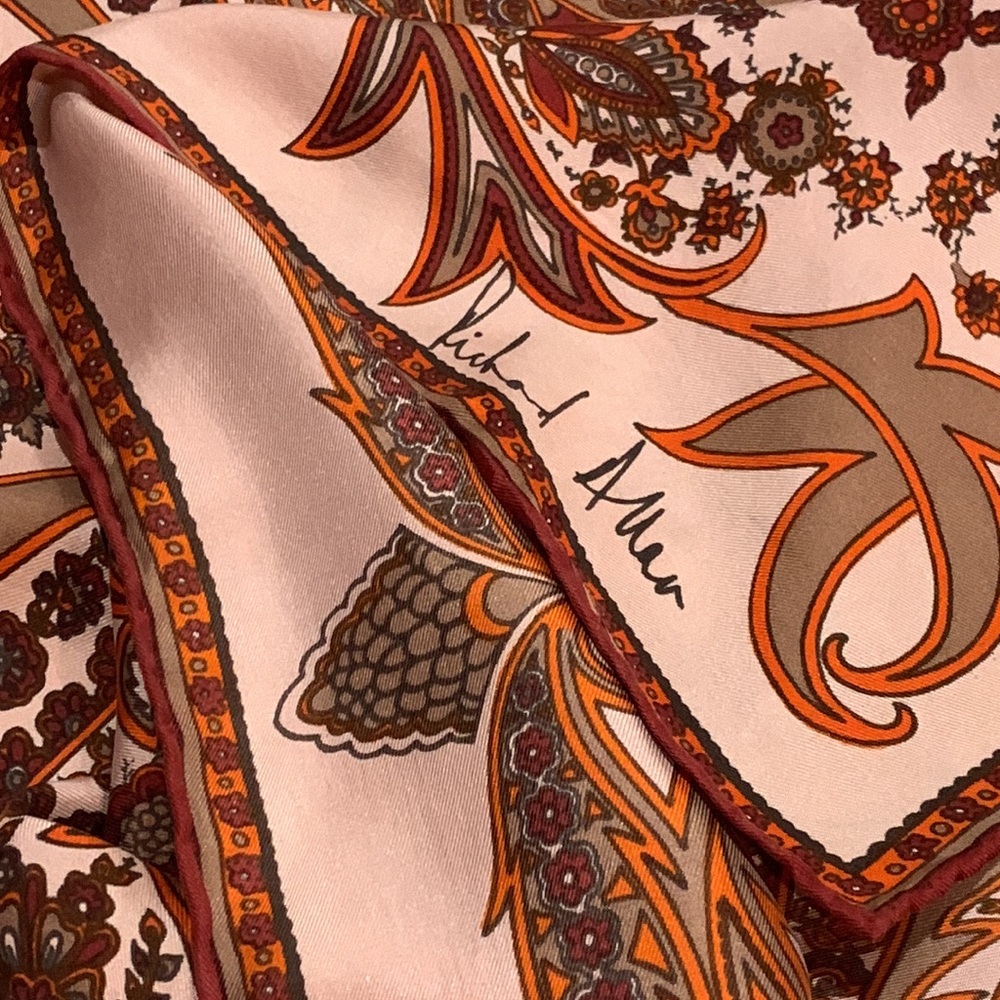 💗Richard Allan London Silk Scarf